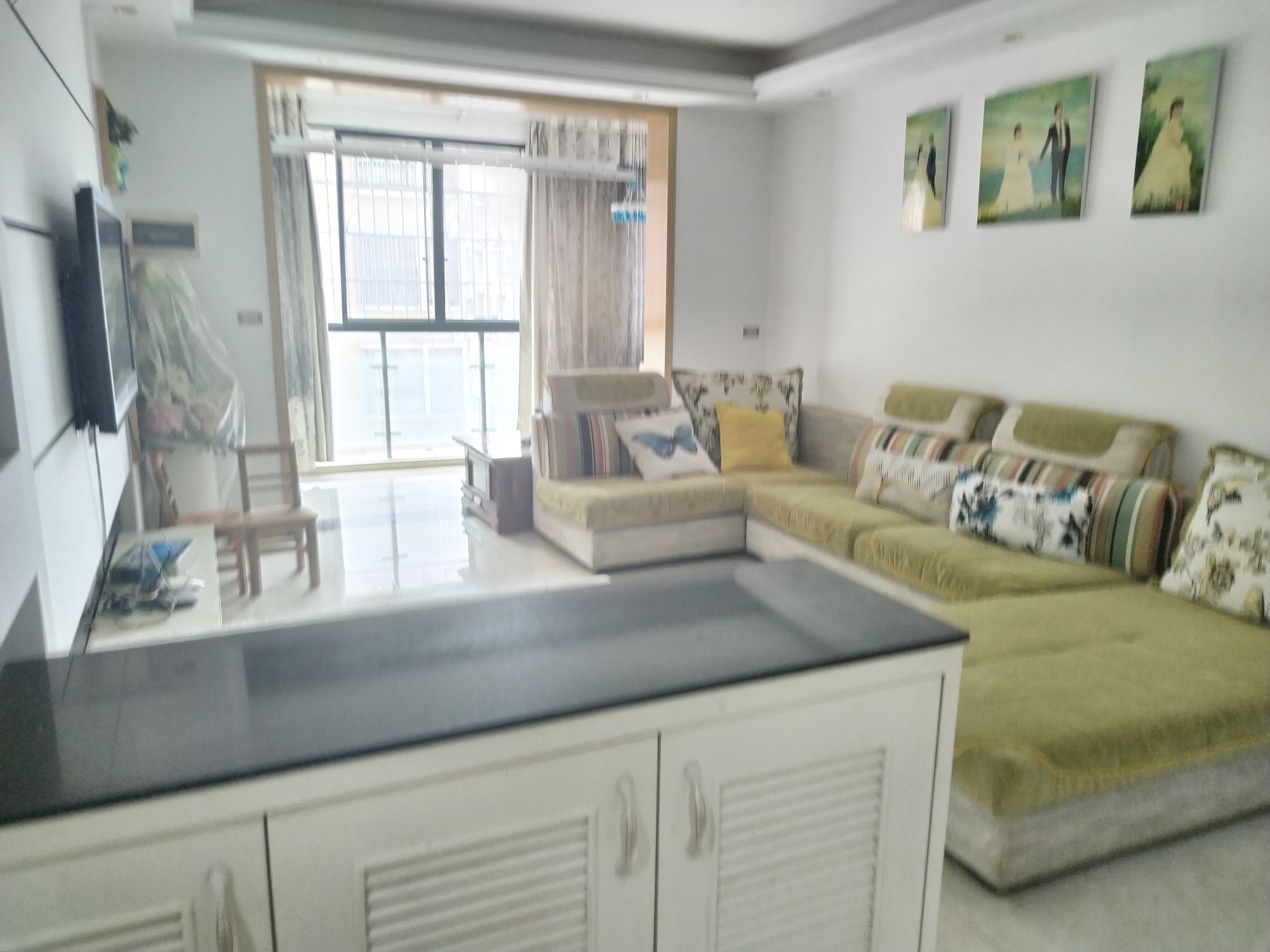 千贺名苑·精装修三室两厅出租1000/月