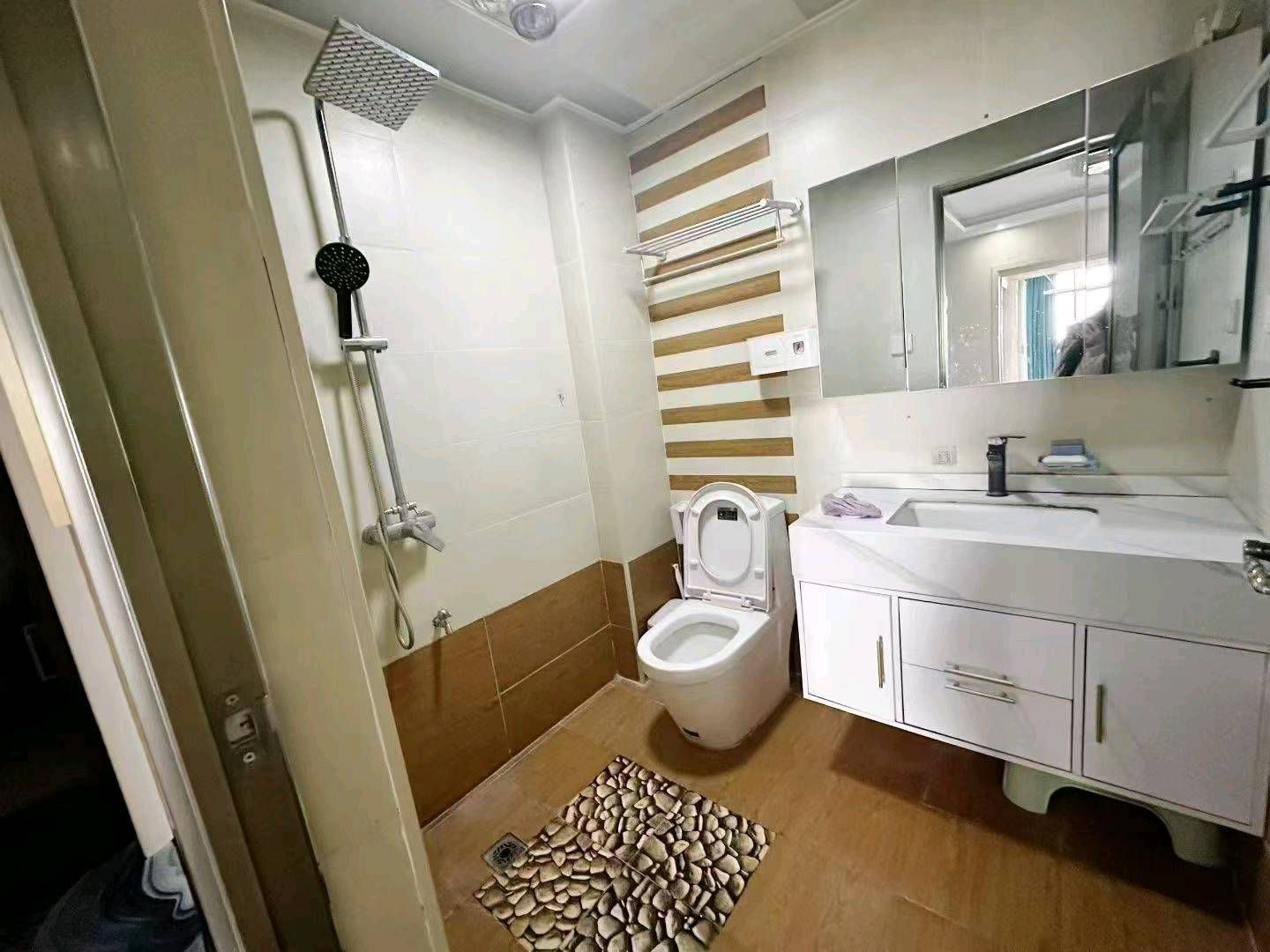 景秀花园·一桥河景·一室一厅·带大阳台·60平方报价28万