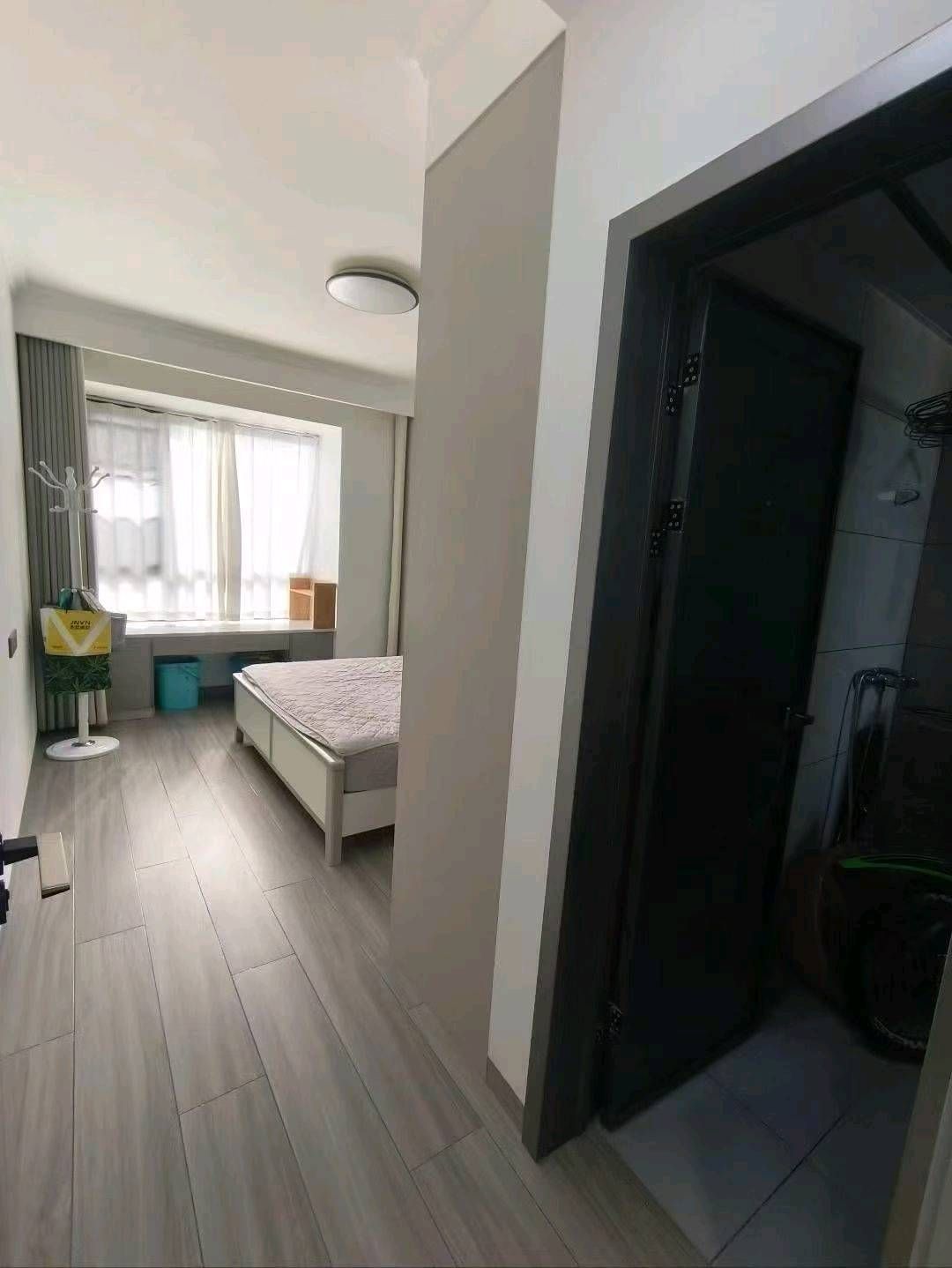 高铁片区·同城上都·三室两厅全新装修·户型好·诚意出售：66万