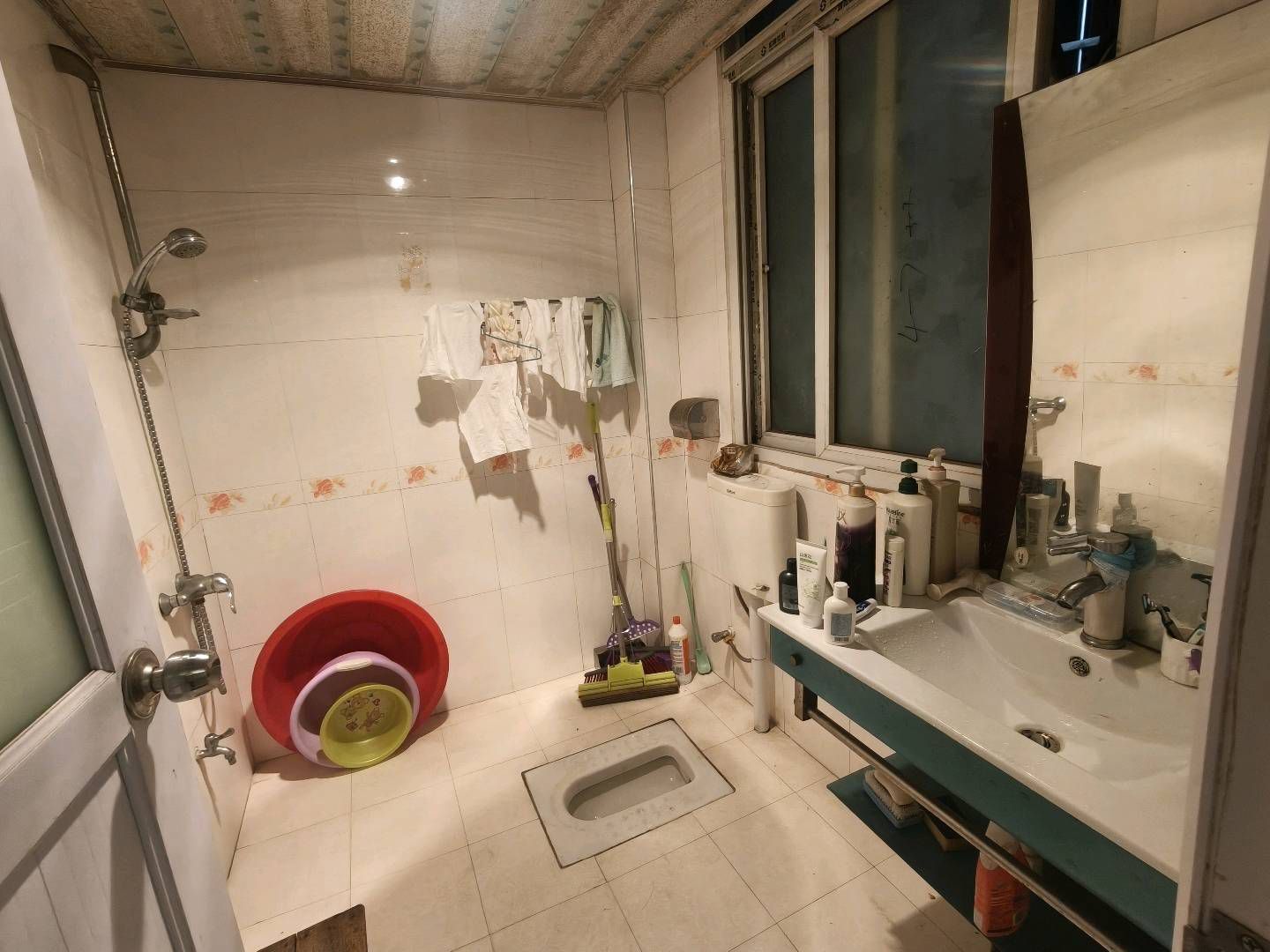 金鑫小区·124平方·三房两厅·步梯4楼·报价：32万·证件齐全