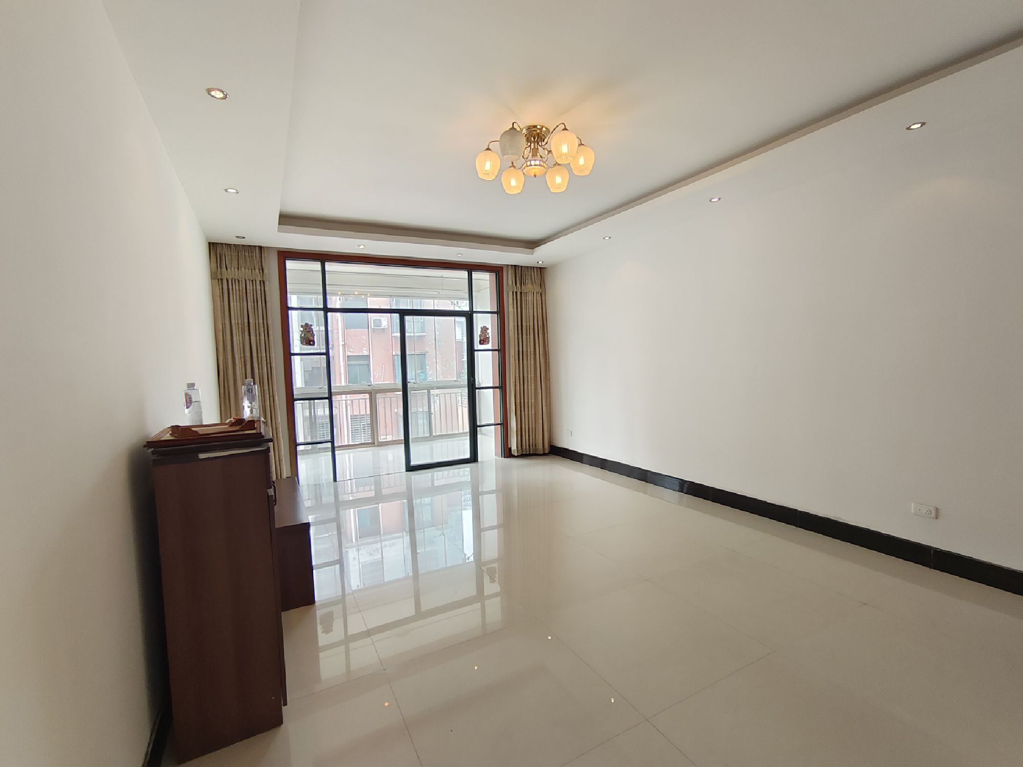 怡景花园·2室2厅·中间楼层，拎包入住，有钥匙，价格27万