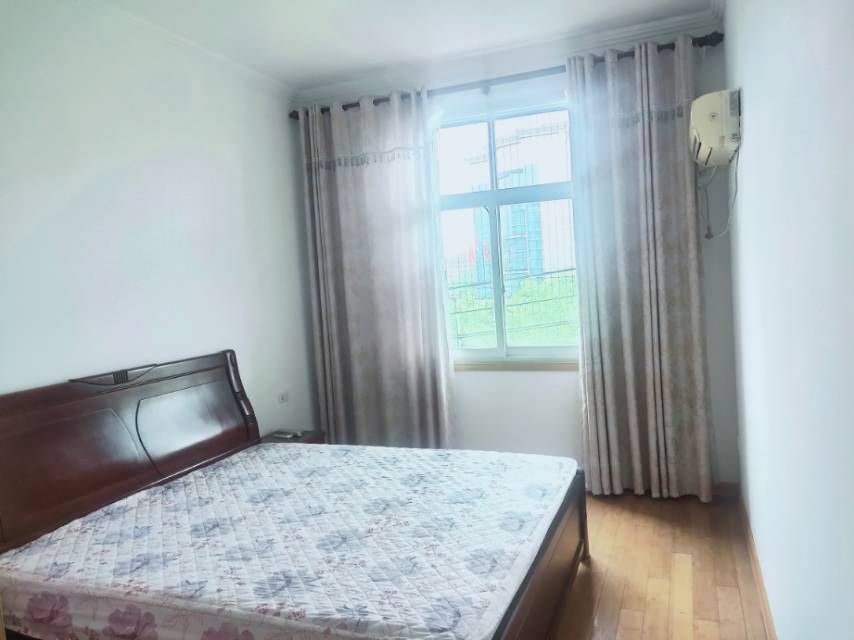 河北大道·五校·两室两厅·步梯4楼·32万