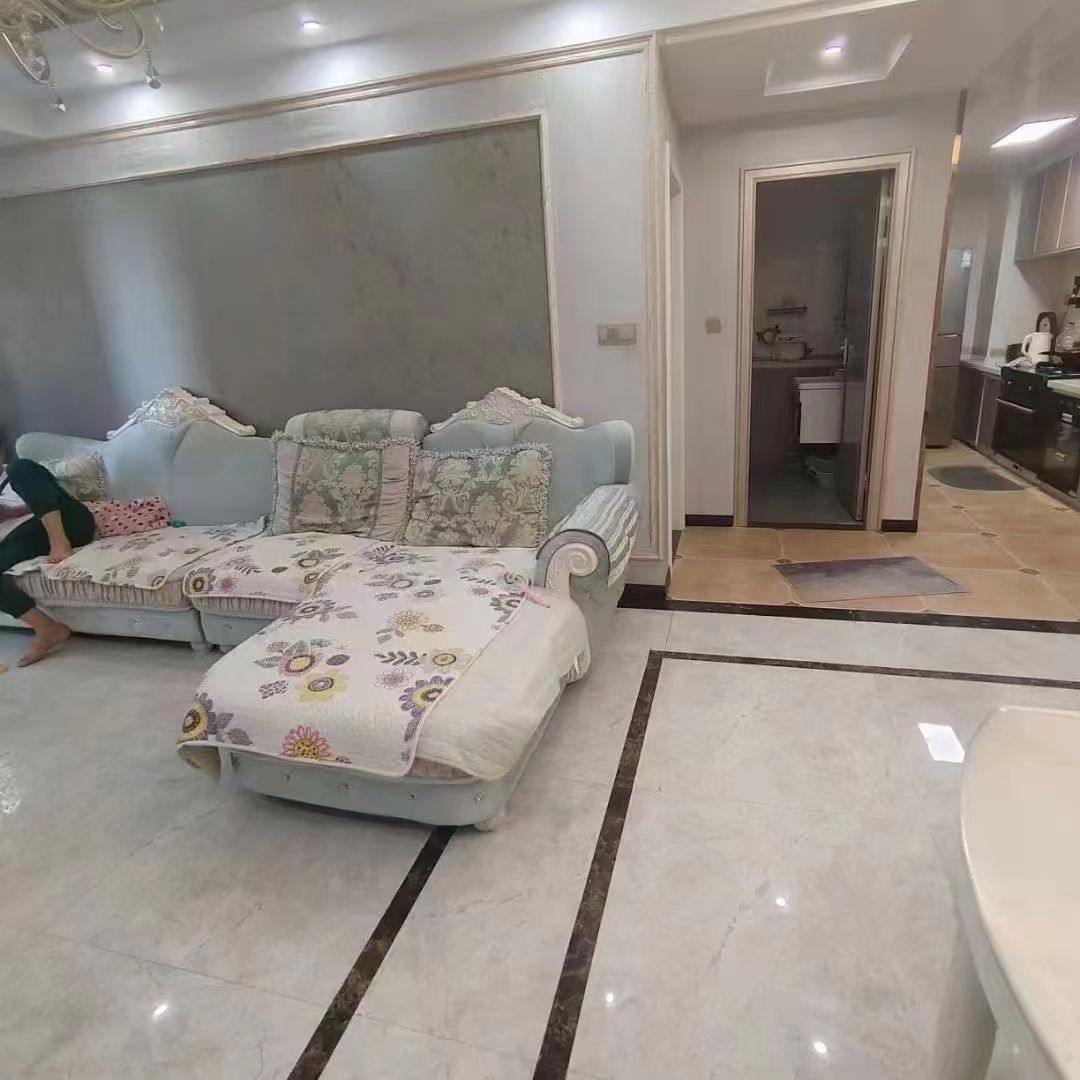 雍景新城·小区环境好·107平方三房·拎包入住售：55万
