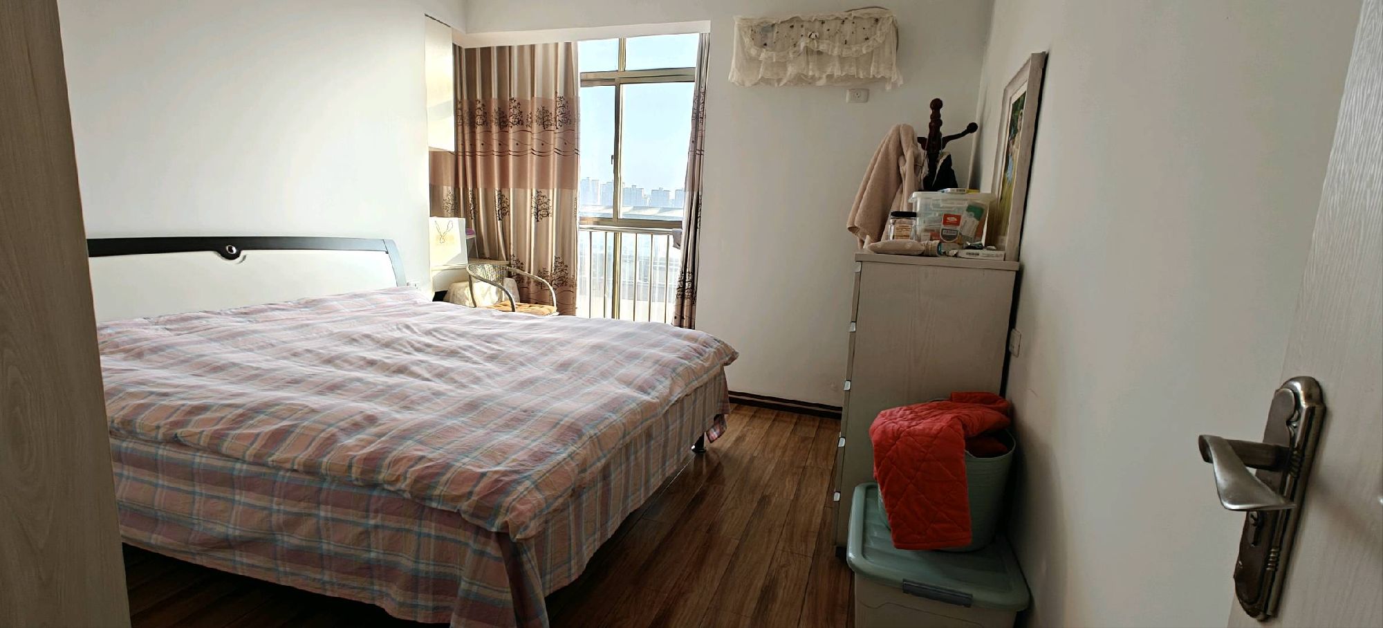 五中·五小·两室两厅98平方·带家电家私急售：34万