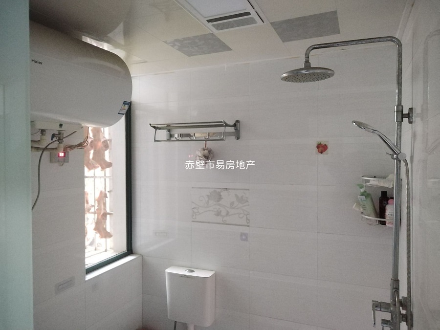 外滩网红桥附近·139平方二楼·全新装修·报价39.8万