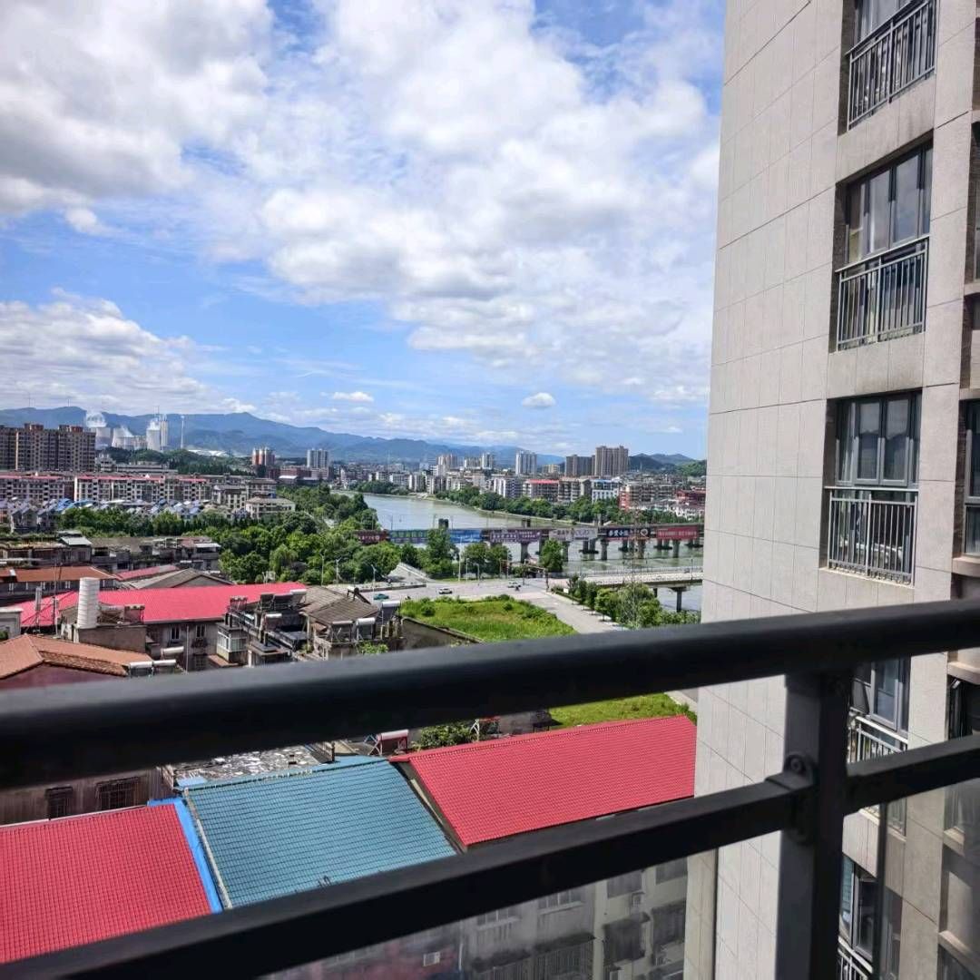 赤壁外滩一期·中间好楼层·边户南北通透·现房有证52万