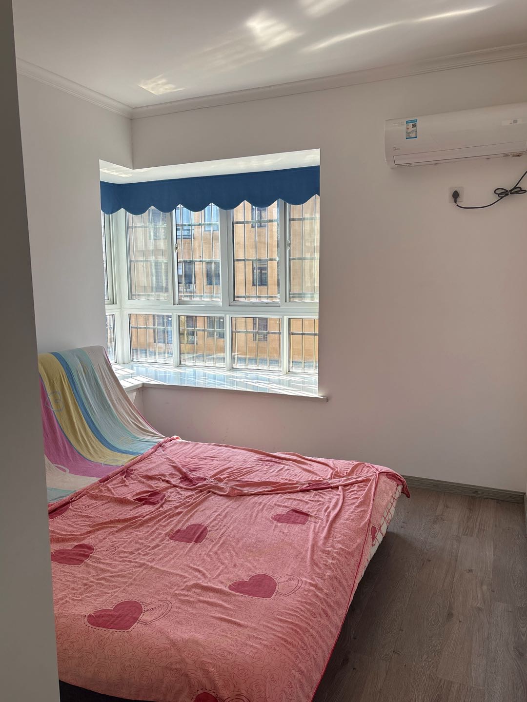 高铁片区·新岭地·全新装修三房两厅·拎包入住售价：55万