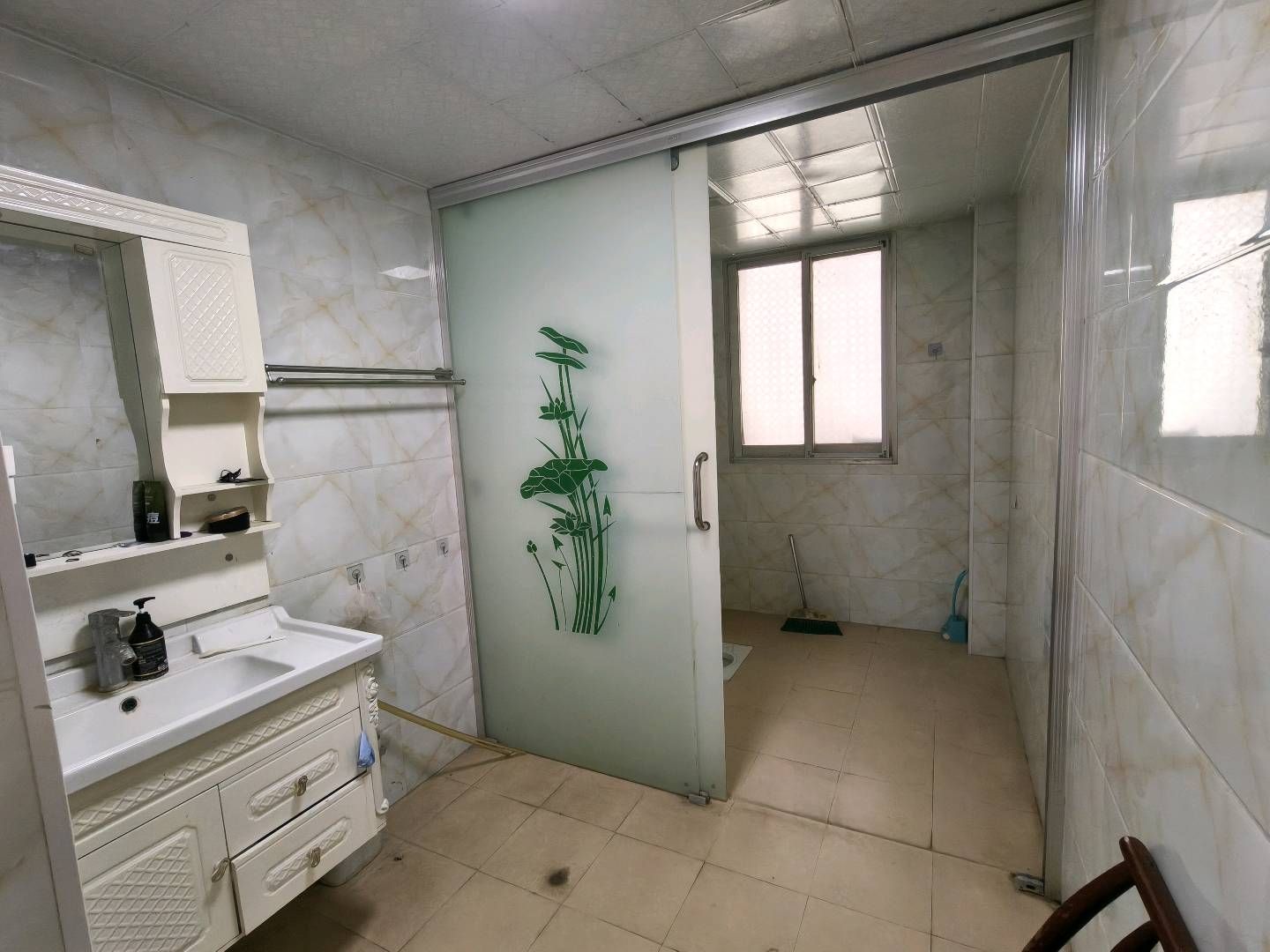 沙子岭菜场旁边·步梯二楼·三室两厅房屋出租1000/月