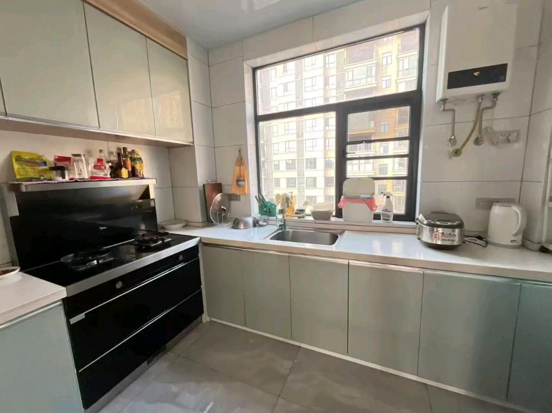 双卫电梯房南北通透商业配套成熟板楼！房东直卖[顶层]53万