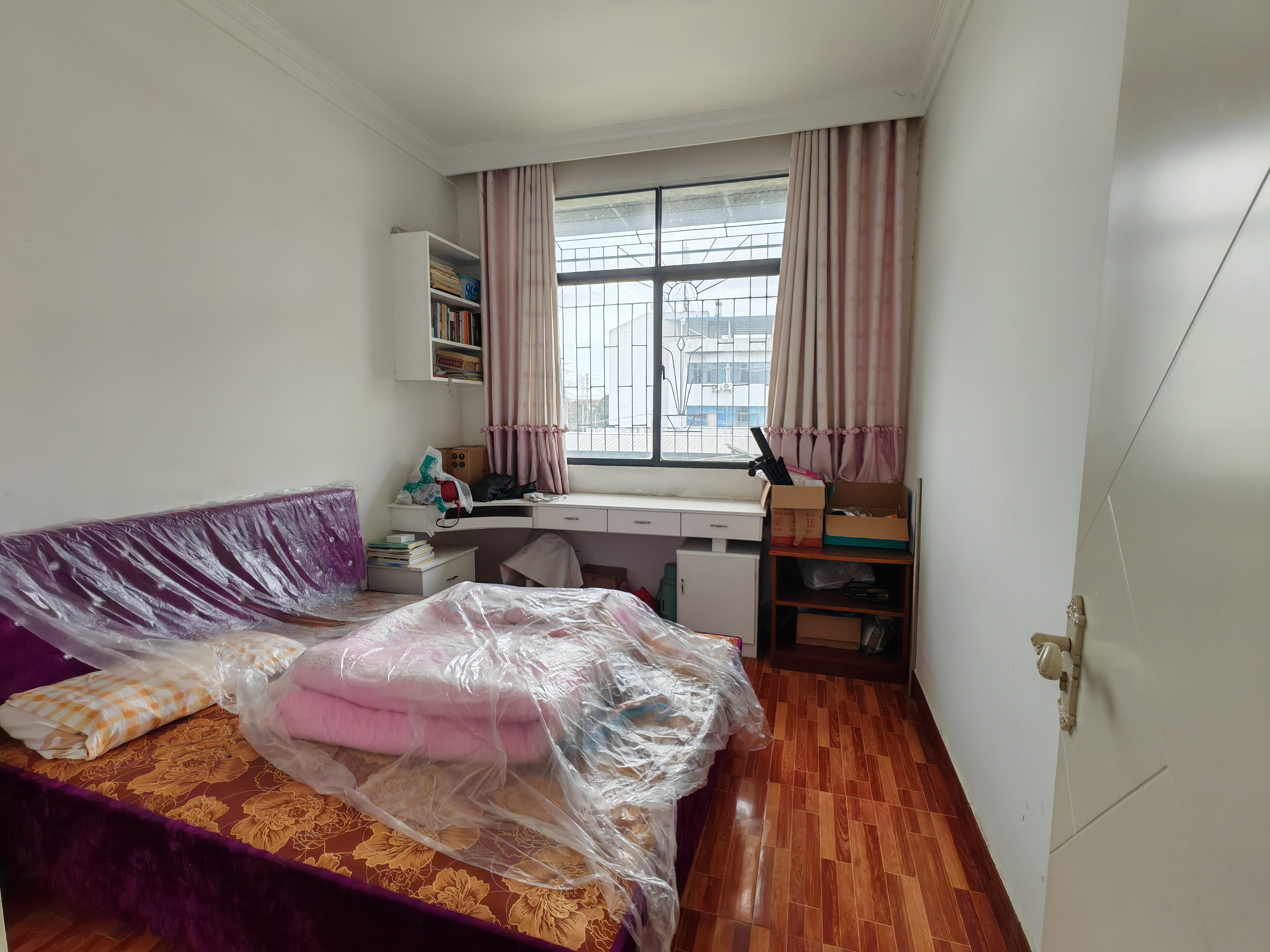 国道变电站旁边天佑小区5楼。124平带车库28万，拎包入住，满五一,看房电话18307150819