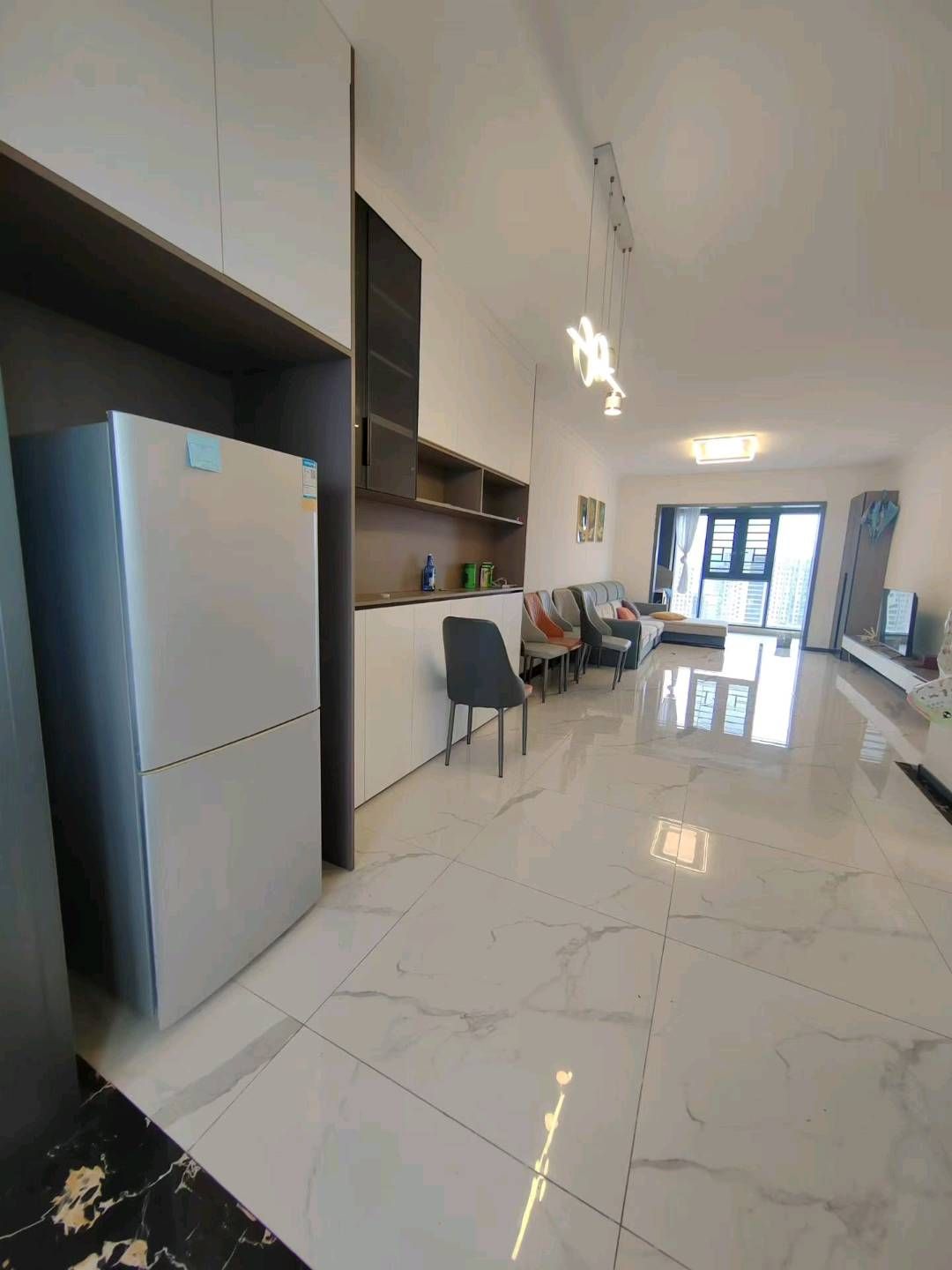 高铁片区·城市之光·全新装修三房·次新小区124平方报价：53万