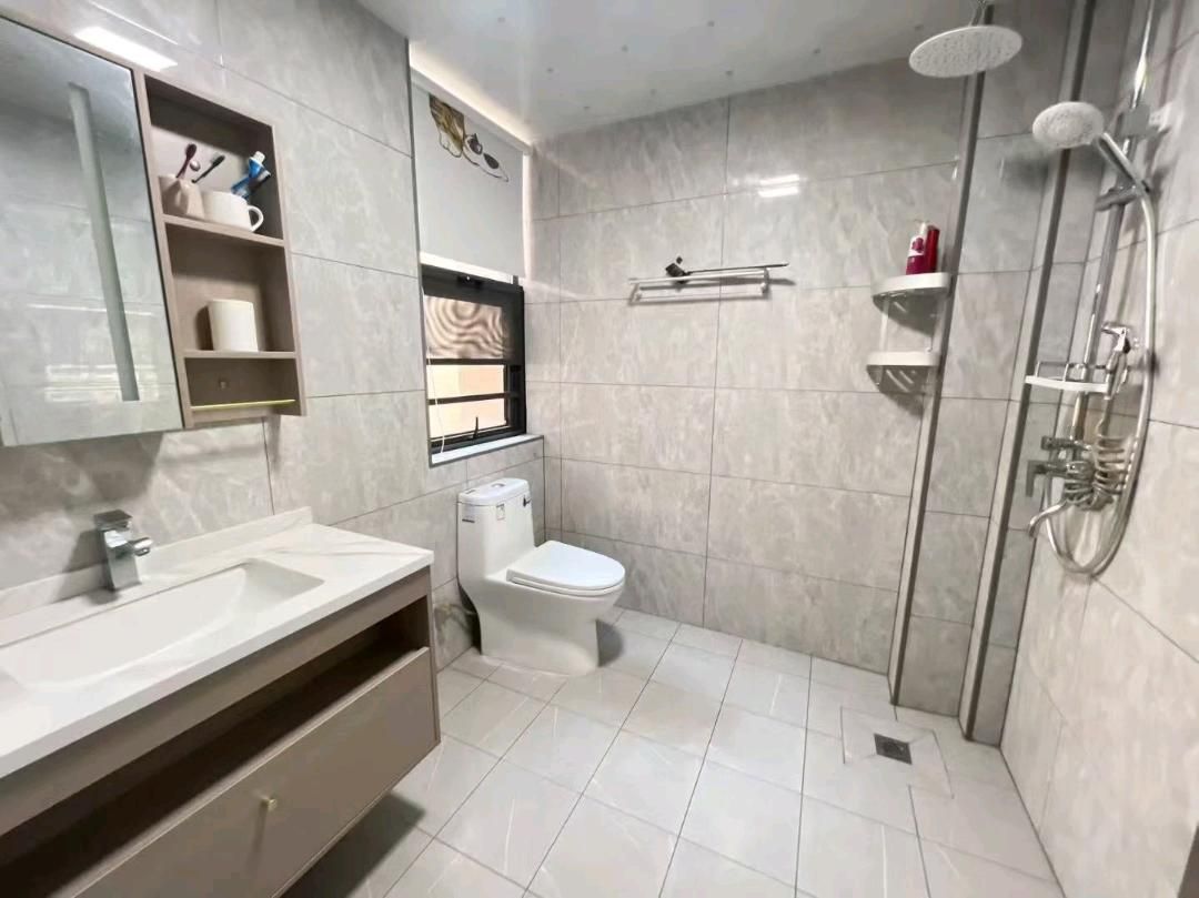 双卫电梯房南北通透商业配套成熟板楼！房东直卖[顶层]53万