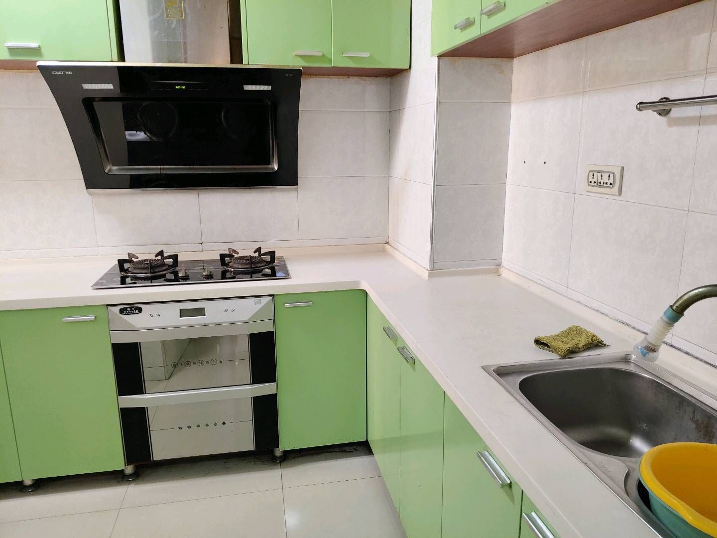 天骄华庭·繁花地段·书包房·两室两厅118平方·拎包入住报价30W＋