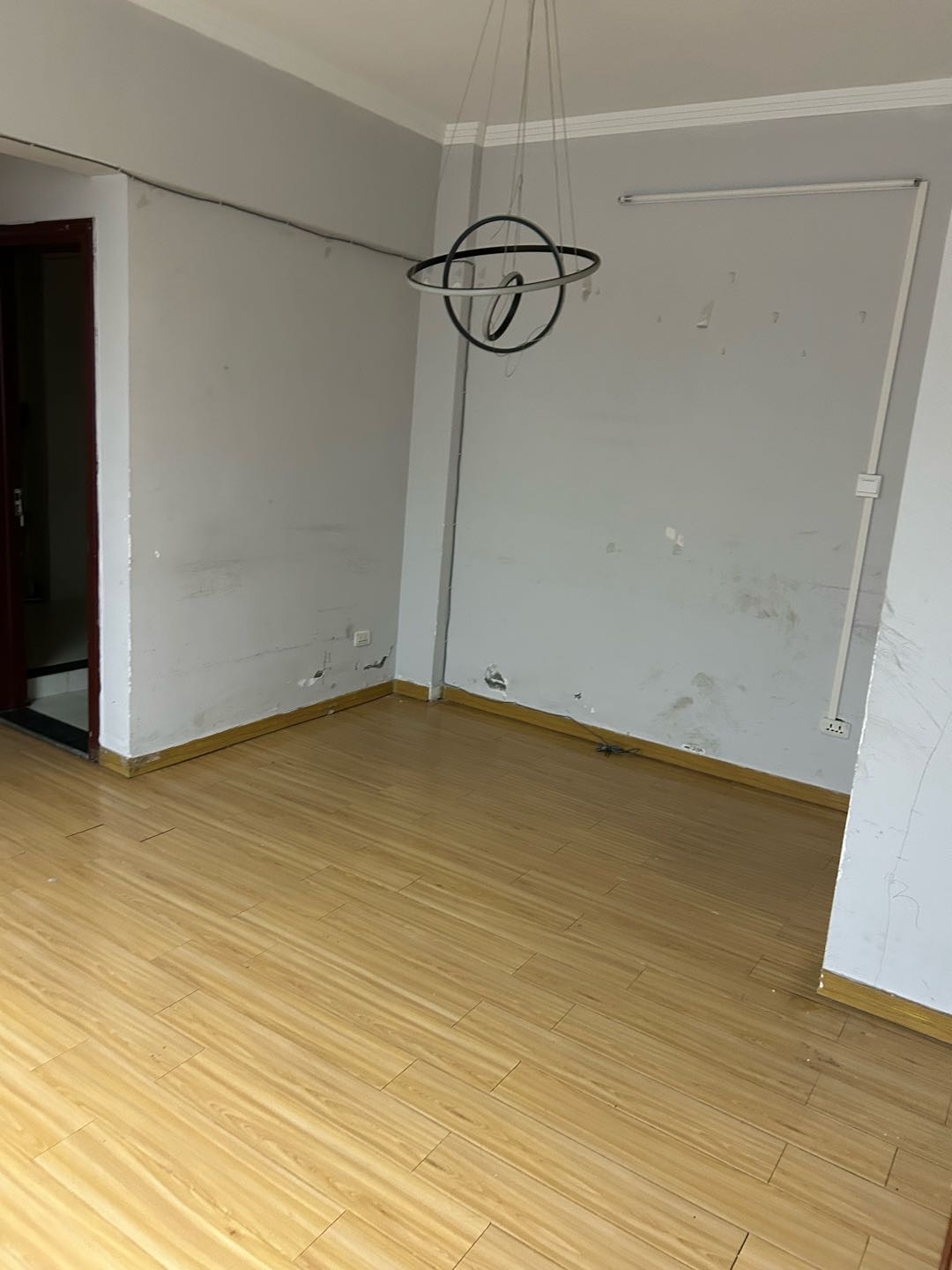 新街口·商住写字楼·116平两室两厅·出租1500/月
