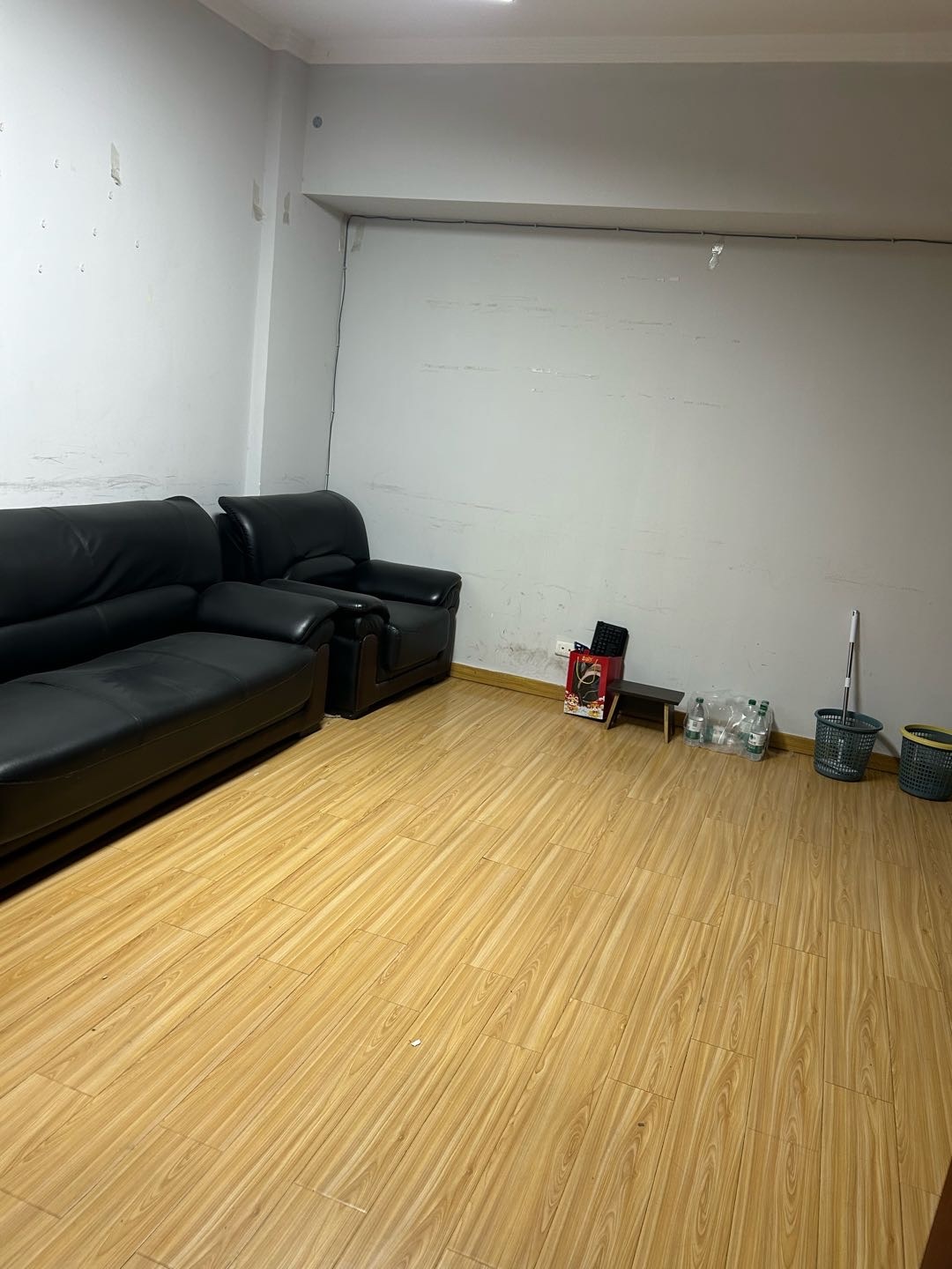新街口·商住写字楼·116平两室两厅·出租1500/月
