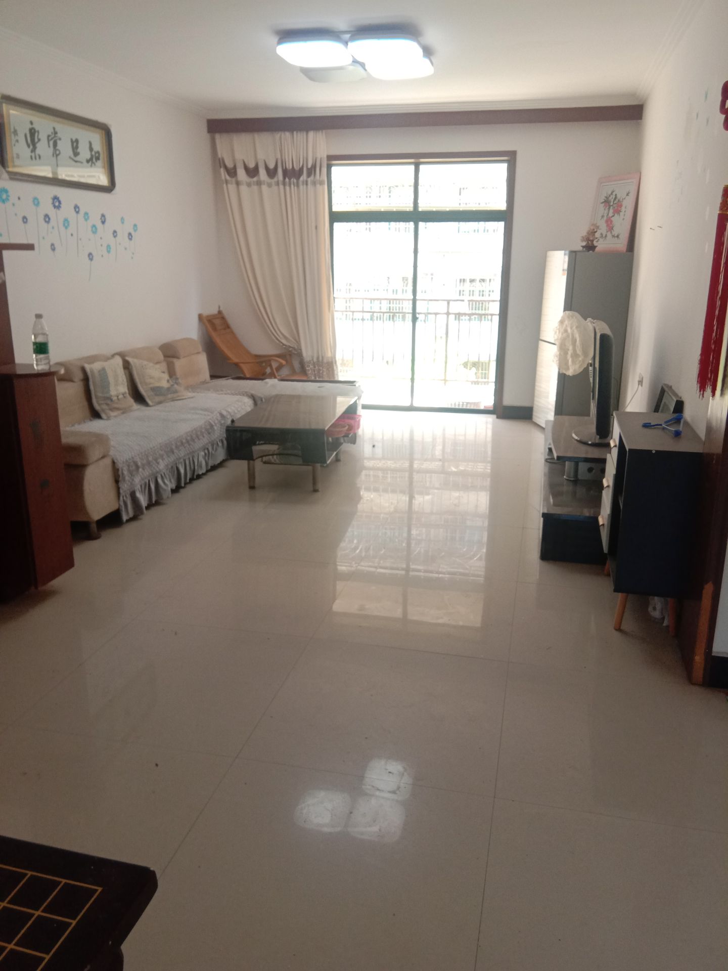 金江锦绣园·4楼·三室两厅一卫·简单整理可以入住·29.8万有证