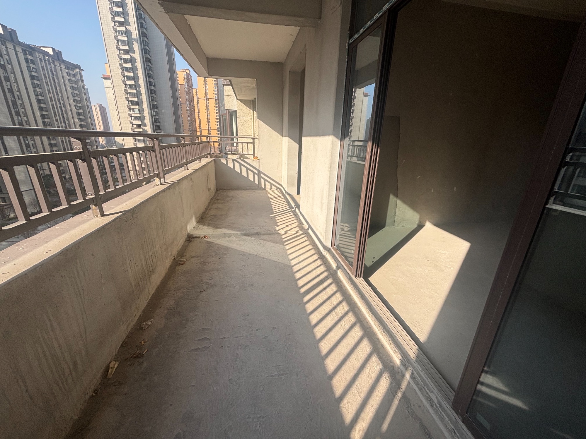 高铁片区次小区鹏城翰林府·112平·3室2厅2卫·证满二