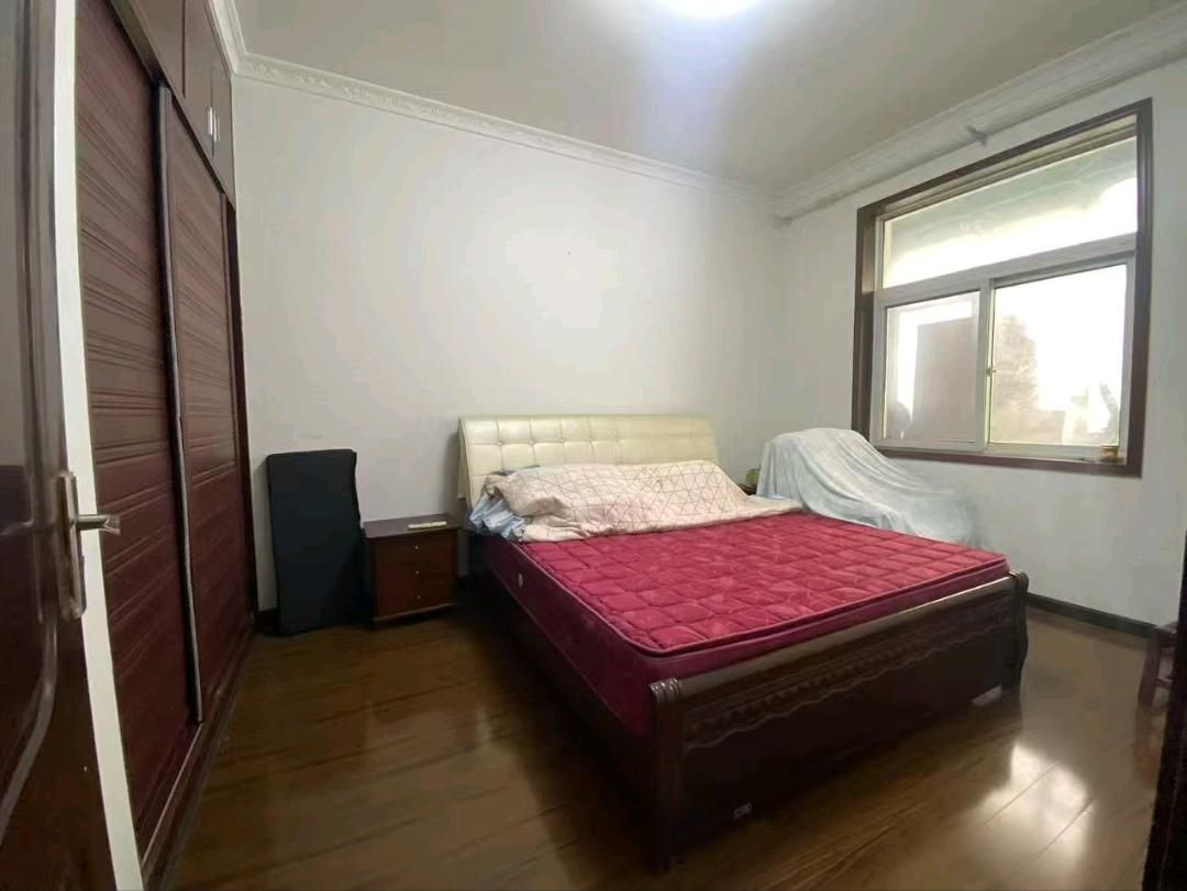 775小区·外语学府附近·二楼房屋出租1200/月