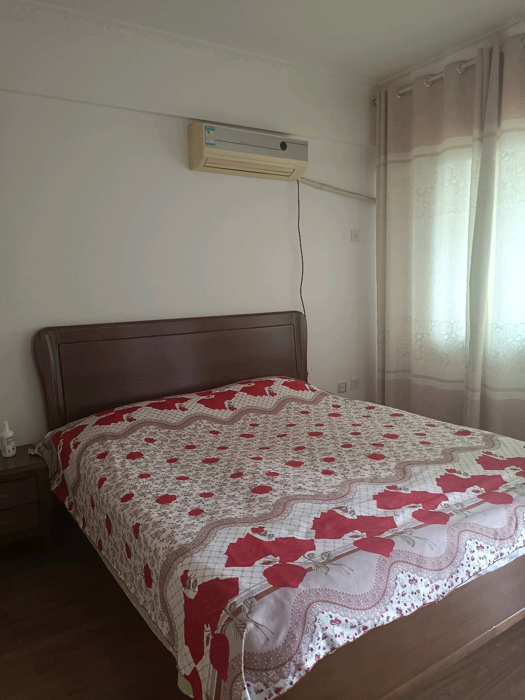 世纪大厦·三室两厅·118平方·电梯房中层·证件齐全·装修好的单价2300一平方