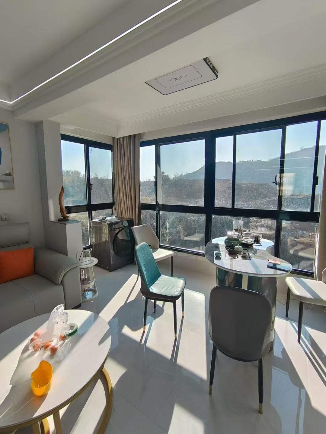 凤凰城·三室两厅·106平方·全新装修·拎包入住价格：55万