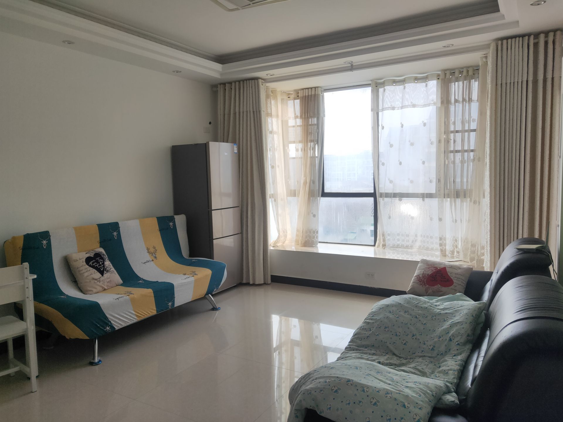 郡都小区·干净整洁·电梯两房两厅·出租1300/月