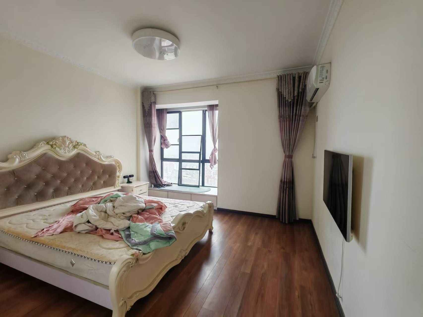 领秀城大三室两厅，138平，55万，五小五中，有证，看房电话18307150819