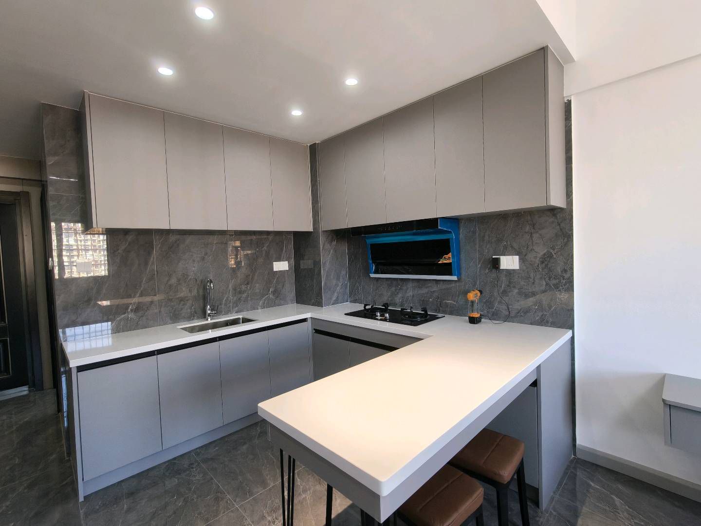 维多利亚·精装修·一室一厅·可以拎包入住1100/月