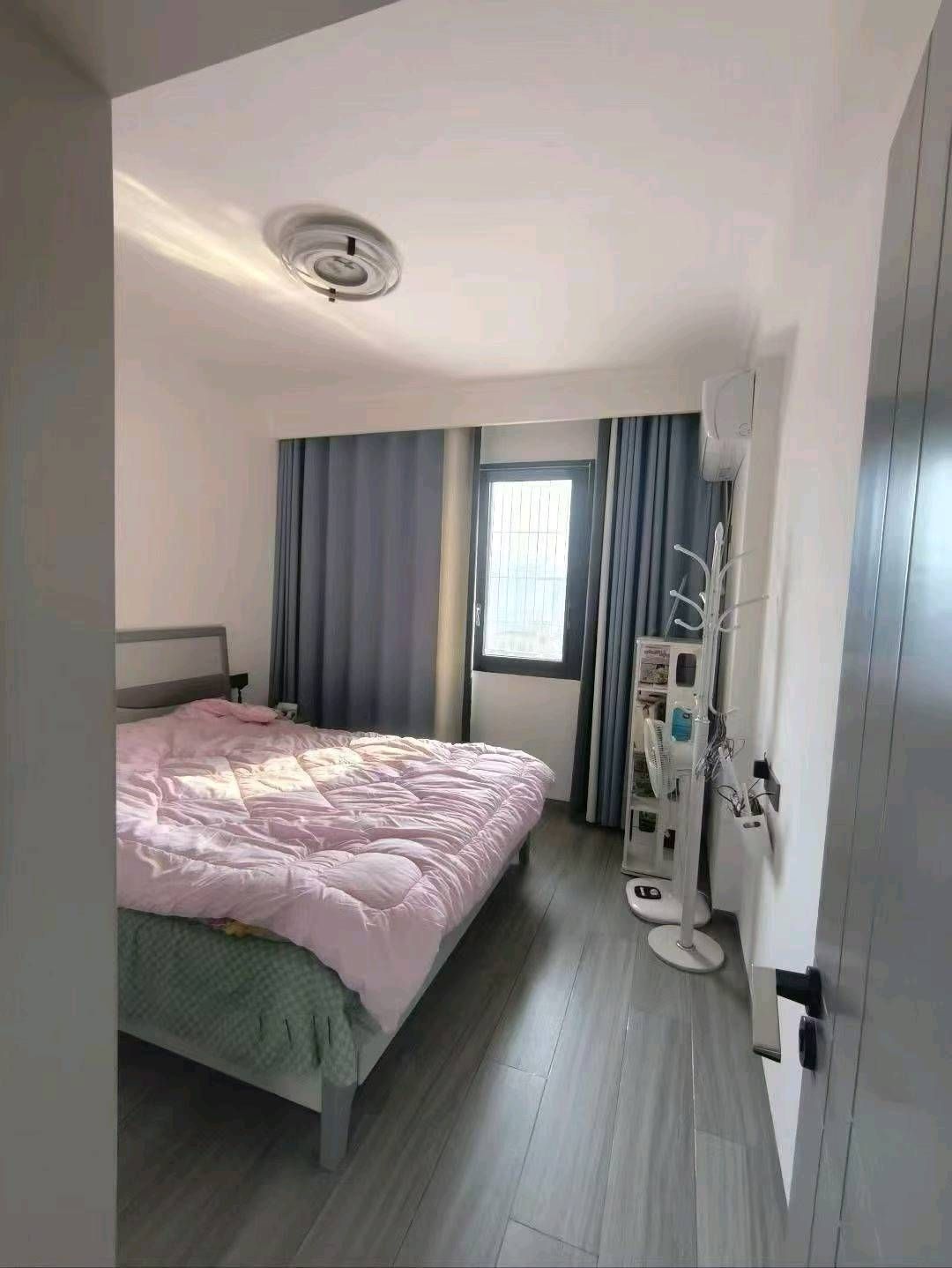 高铁片区·同城上都·三室两厅全新装修·户型好·诚意出售：66万