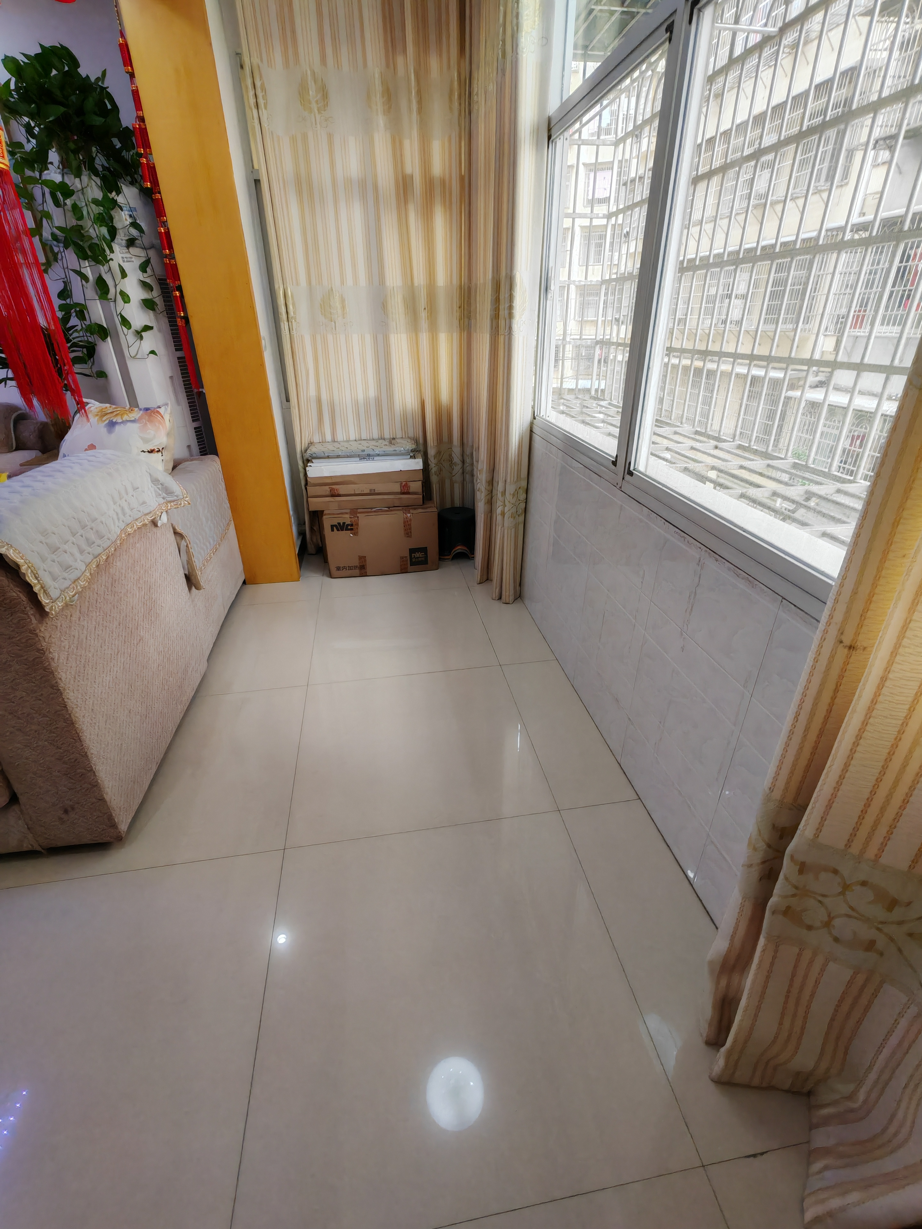 妇幼医院旁圆梦小区，2楼，129平，三房，带三轮车车库，25.8万，看房电话18307150819