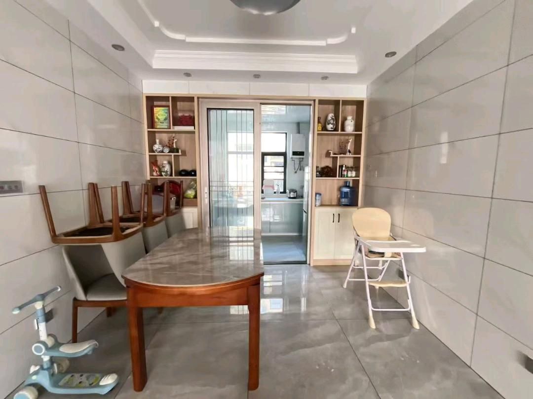 双卫电梯房南北通透商业配套成熟板楼！房东直卖[顶层]53万