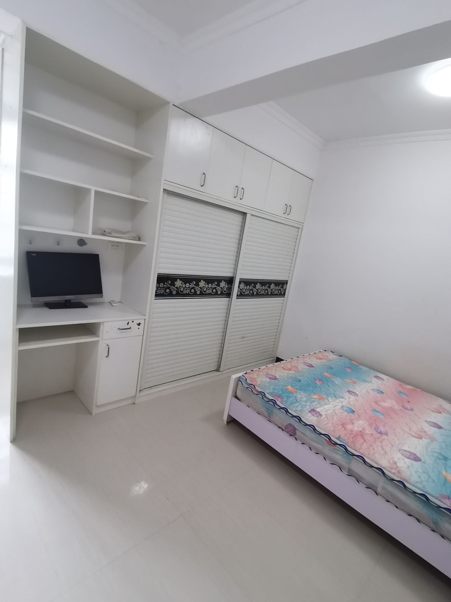 金色水岸·精装修公寓·可以拎包入住950/月