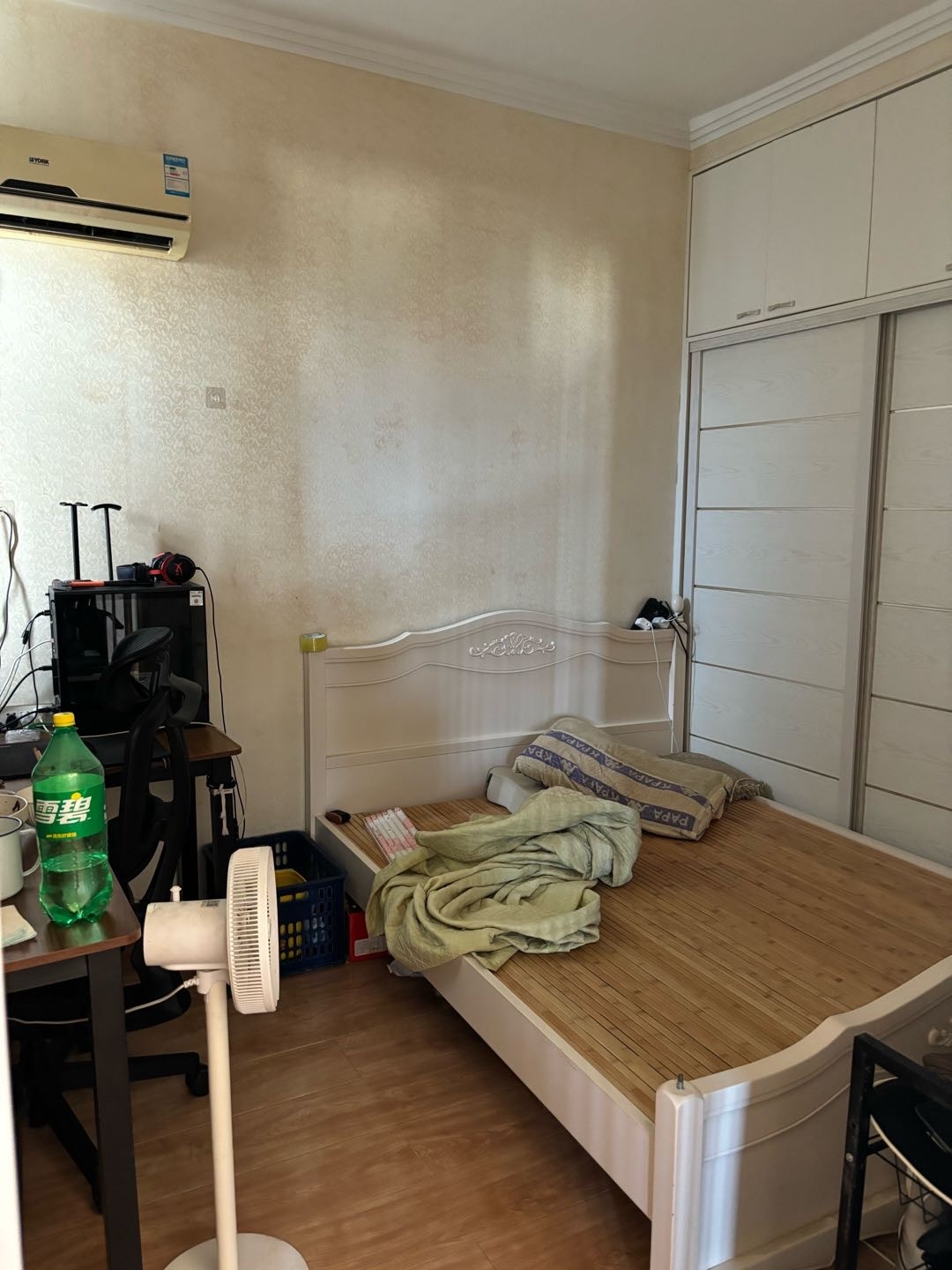 人社小区·劳动局·电梯房15楼·108平方·拎包入住急售：45万