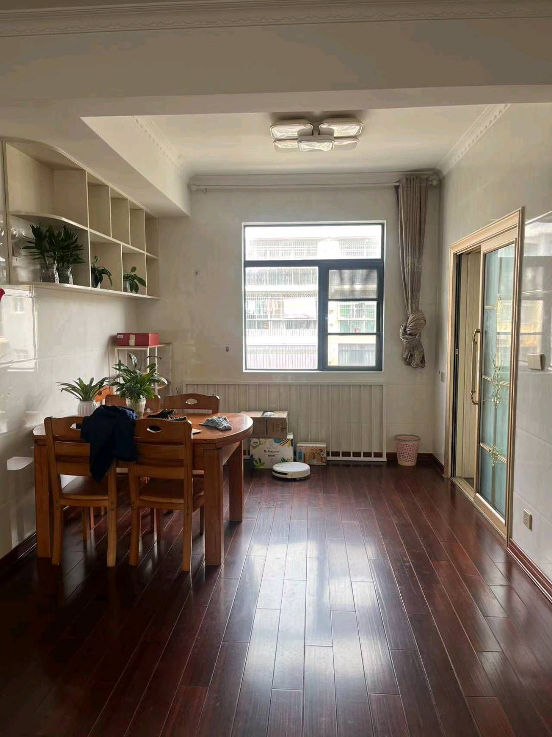 沁园小区·电梯中层·三室两厅·温馨整洁·租1800/月