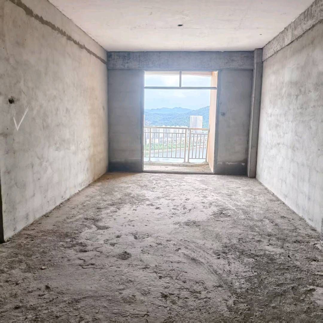 世纪大厦·毛坯房·好楼层·三室两厅·历史低价25万