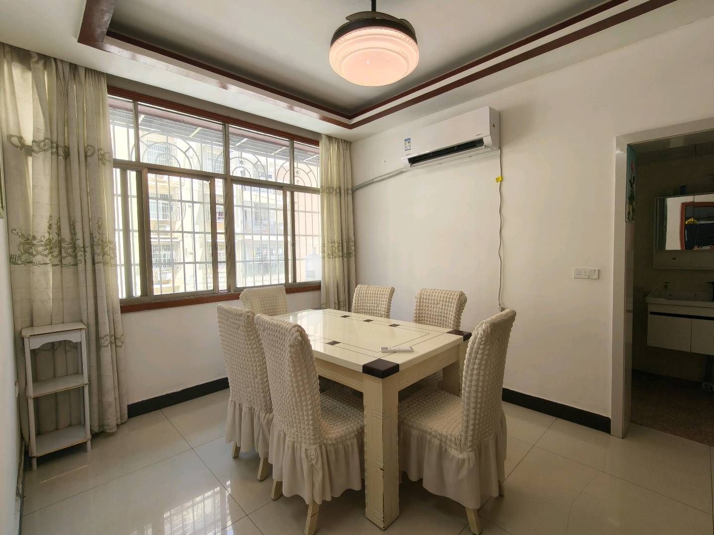 人民医院附近·凤清小区·130平方三房·步梯二楼·报价：39.8万