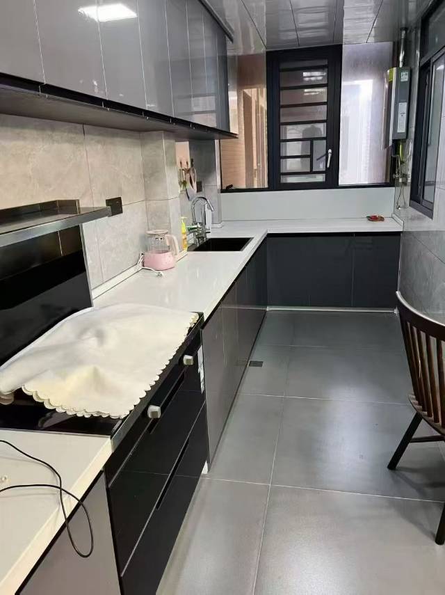 全新装修，116平朝南户型，带大阳台，证满二银行无欠款，报价59万