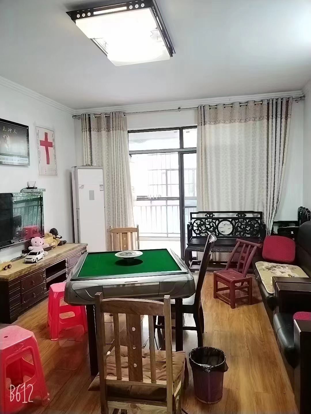 郡都小区·步梯二楼·两室两厅·1200/月