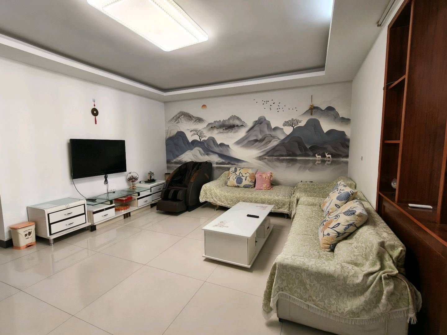 人民医院附近·凤清小区·130平方三房·步梯二楼·报价：39.8万