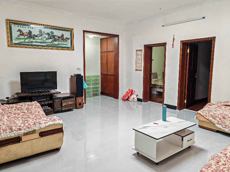 凯丰新村百家村二楼新福佳超市对面出租