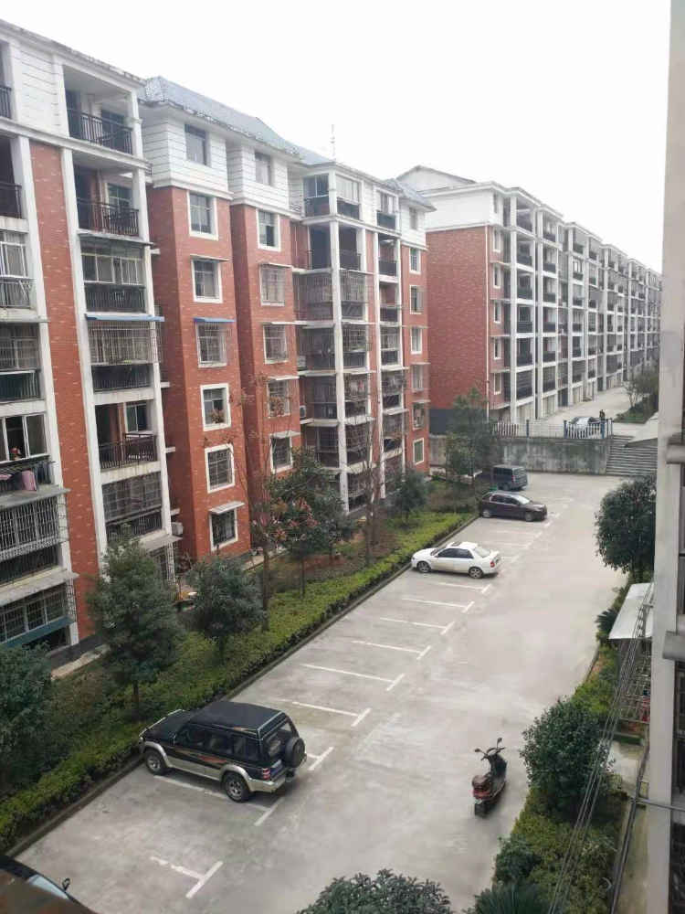 公安局小区非中介六楼大三房35万急售